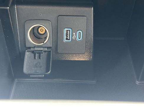 Certified 2020 Ford Explorer XLT w/ Equipment Group 202A image 10