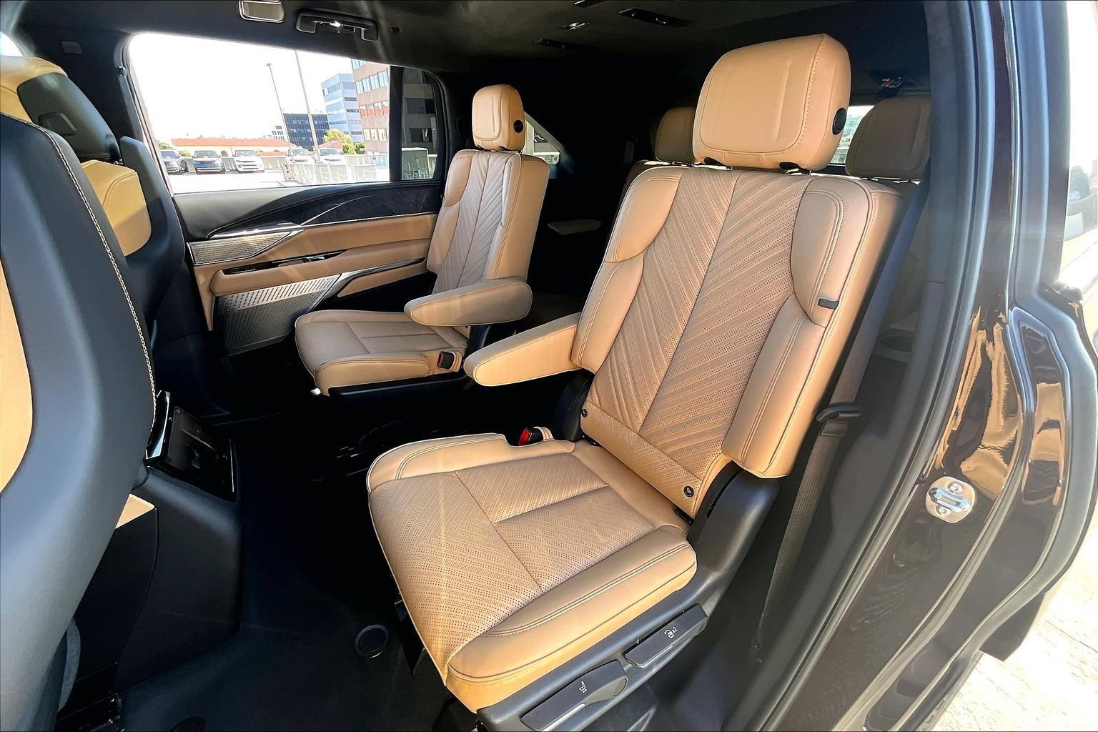 New 2026 Cadillac Escalade IQ Luxury 2 w/ LPO, Floor Liner Package AWD/4WD image 17