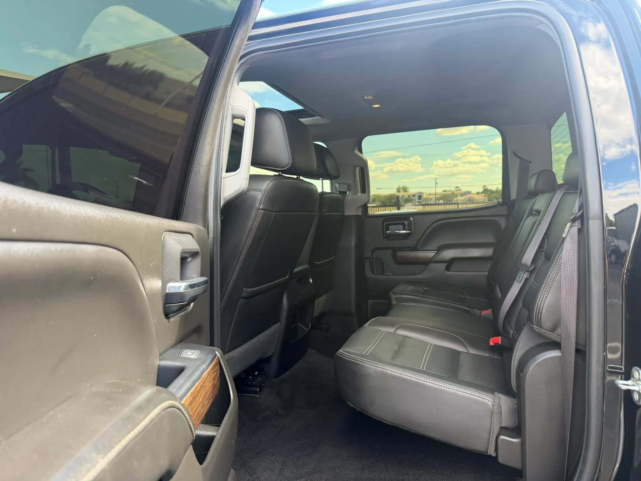 Used 2017 GMC Sierra 2500 Denali w/ Duramax Plus Package AWD/4WD image 27
