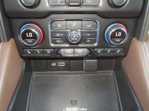 Used 2021 Chevrolet Tahoe High Country w/ Premium Package AWD/4WD image 18