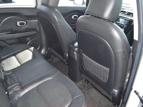 Used 2016 Kia Soul ! FWD image 26