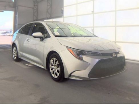 Used 2022 Toyota Corolla LE FWD image 4