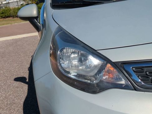 Used 2013 Kia Rio EX image 9