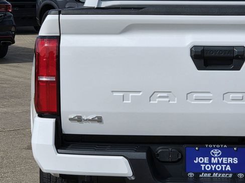 Used 2024 Toyota Tacoma SR5 AWD/4WD image 10