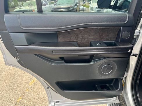 Used 2018 Ford Expedition Limited AWD/4WD image 8