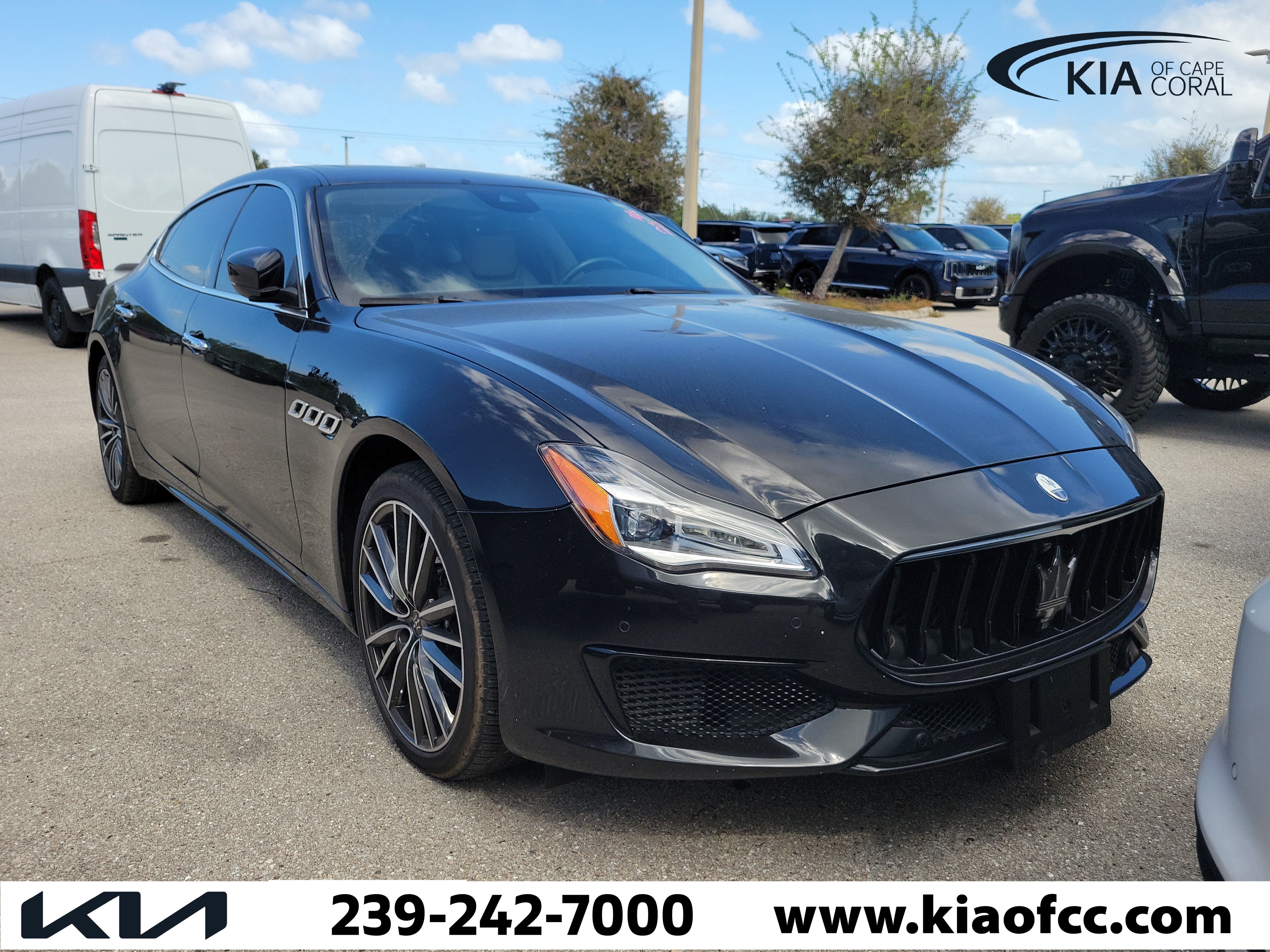 Used 2022 Maserati Quattroporte Modena Q4 AWD/4WD image 1