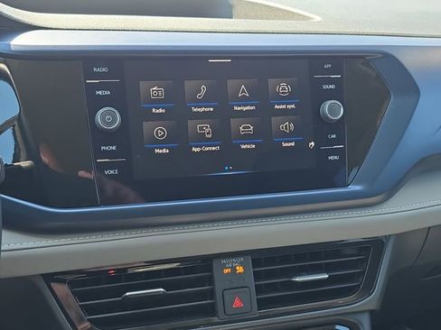 Used 2024 Volkswagen Taos SE image 23