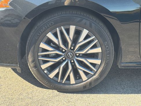 Used 2025 Nissan Altima 2.5 SV FWD image 31