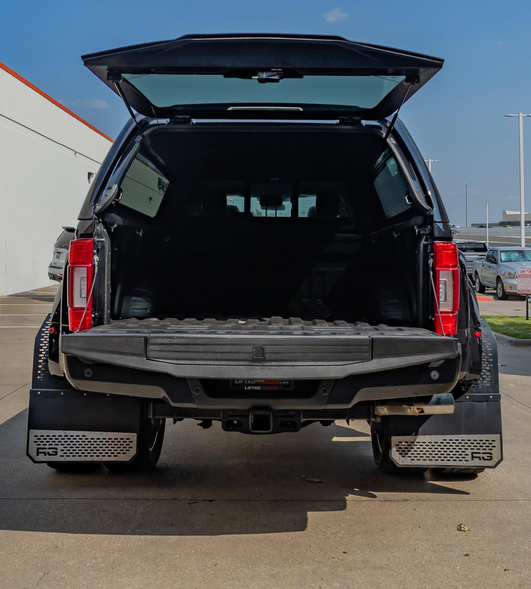 Used 2022 Ford F450 Platinum w/ FX4 Off-Road Package AWD/4WD image 8