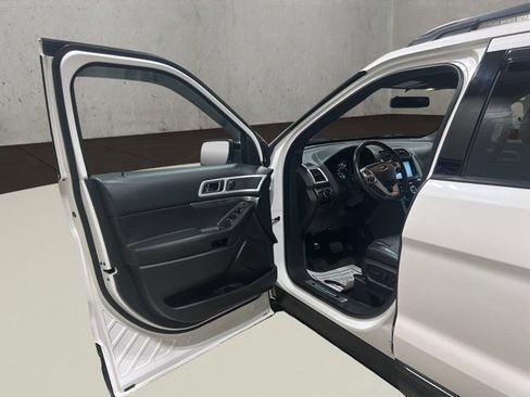 Used 2015 Ford Explorer Sport w/ Equipment Group 401A image 9