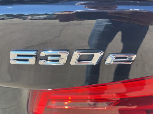 Used 2018 BMW 530e xDrive AWD/4WD image 28
