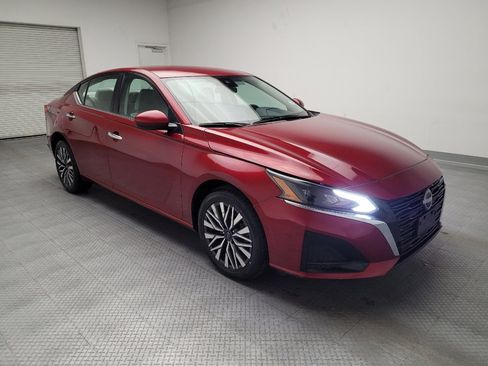 Used 2023 Nissan Altima 2.5 SV image 13