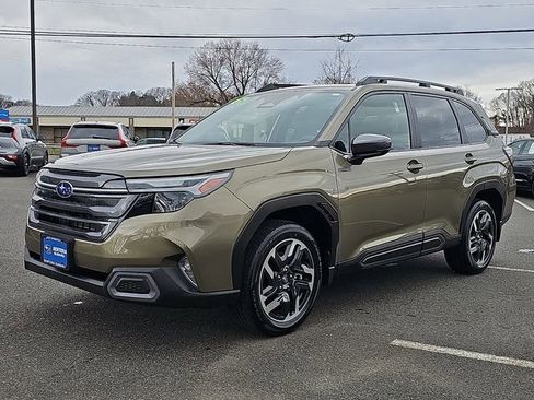 Certified 2025 Subaru Forester Limited AWD/4WD image 4