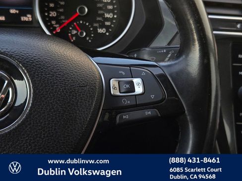 Used 2018 Volkswagen Tiguan SE w/ Panoramic Sunroof Package image 22