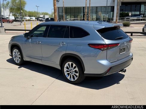 Used 2020 Toyota Highlander Limited FWD image 4