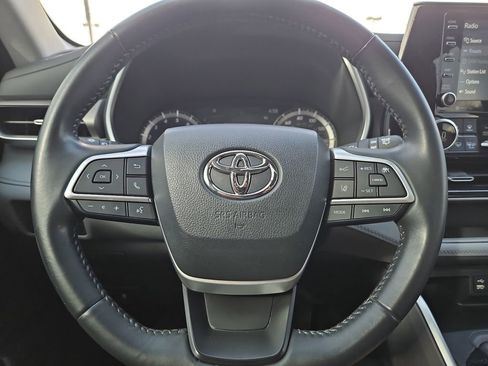 Used 2022 Toyota Highlander XLE image 24