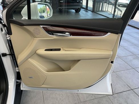 Used 2017 Cadillac XT5 Luxury w/ Driver Awareness Package AWD/4WD image 13