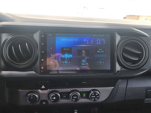 Used 2016 Toyota Tacoma SR image 15