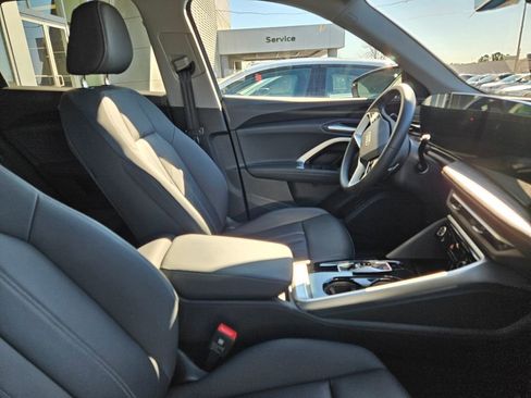 Used 2025 Audi Q5 Premium w/ Convenience Package image 8