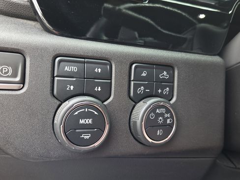 Used 2023 Chevrolet Silverado 1500 High Country w/ Z71 Off-Road Package image 27