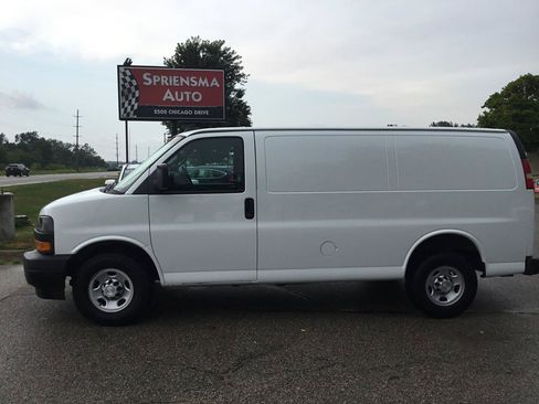 Used 2019 Chevrolet Express 2500 w/ Driver Convenience Package RWD image 11