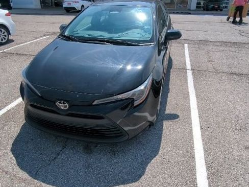 Used 2024 Toyota Corolla LE image 2