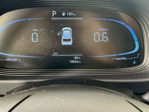 Used 2023 Hyundai Venue SEL FWD image 12