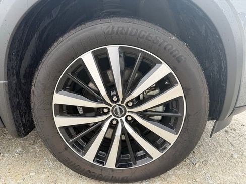 Used 2024 Nissan Pathfinder Platinum image 17