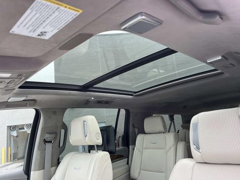 Used 2023 Cadillac Escalade ESV Sport Platinum AWD/4WD image 31