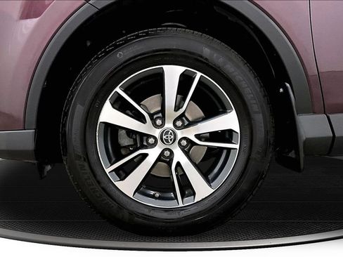 Used 2018 Toyota RAV4 XLE AWD/4WD image 33