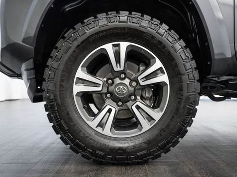Used 2019 Toyota Tacoma TRD Sport w/ Technology Package RWD image 45