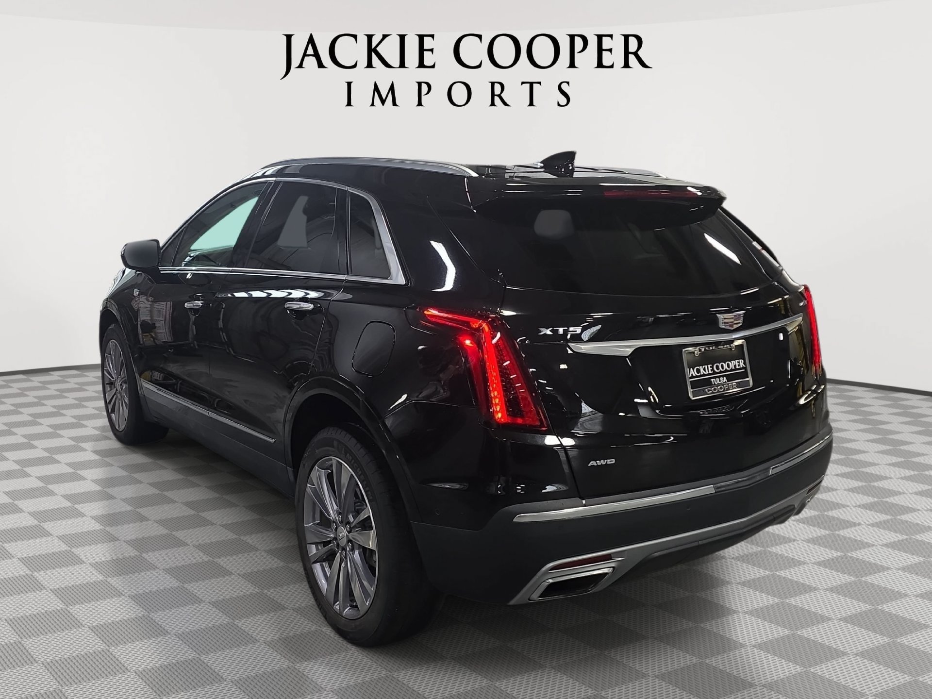 Used 2023 Cadillac XT5 Premium Luxury w/ Technology Package AWD/4WD image 7