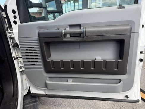 Used 2016 Ford F550 4x4 Regular Cab Super Duty image 18