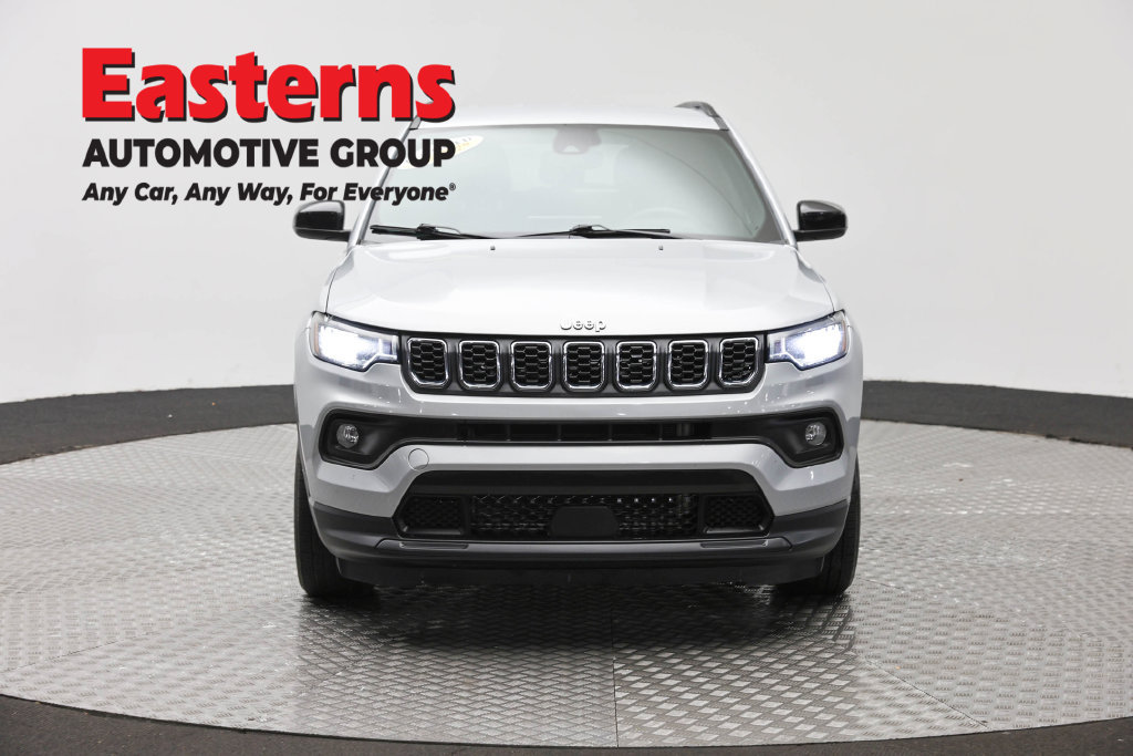 Used 2024 Jeep Compass Latitude AWD/4WD image 3