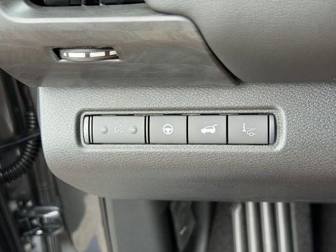 New 2026 Nissan Pathfinder Platinum w/ Accent Package FWD image 18
