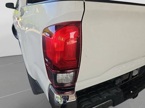 Used 2020 Toyota Tacoma SR5 RWD image 38