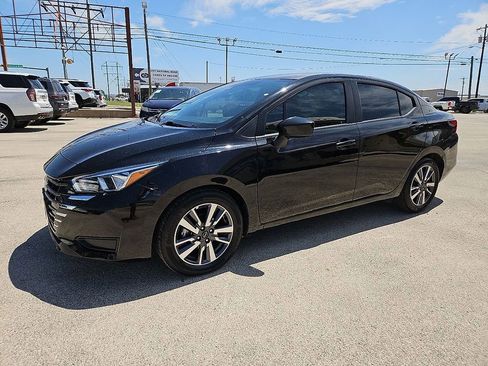 Used 2023 Nissan Versa SV FWD image 2