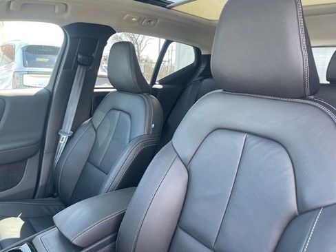 Used 2023 Volvo XC40 B5 Plus w/ Driver Assist Package AWD/4WD image 8