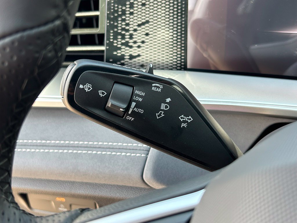 New 2026 Volkswagen Tiguan SE R-Line FWD image 25