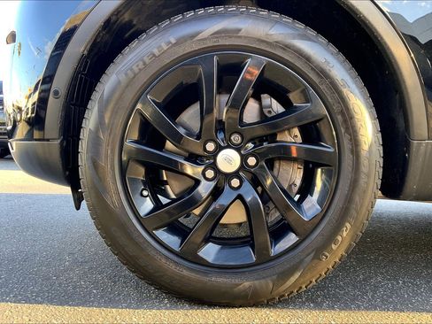 Used 2020 Land Rover Discovery HSE image 10