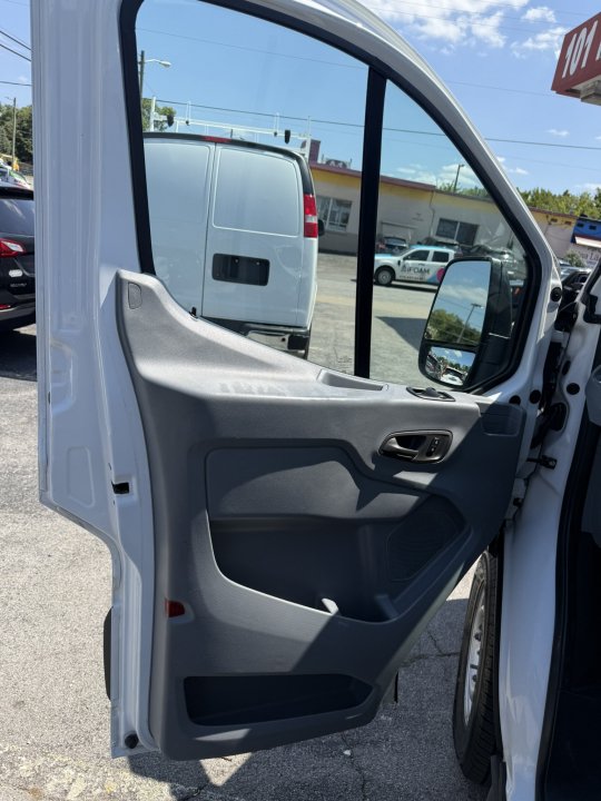 Used 2018 Ford Transit 250 130 Low Roof RWD image 11