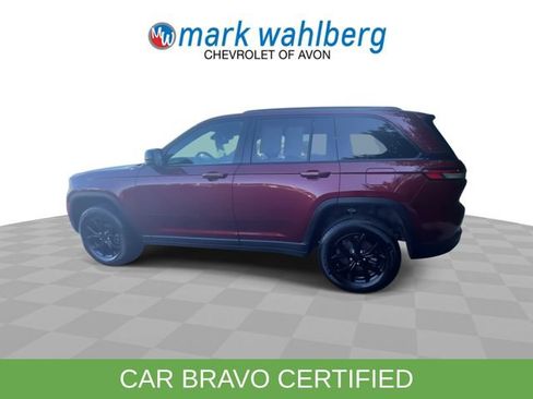 Used 2024 Jeep Grand Cherokee Altitude AWD/4WD image 5