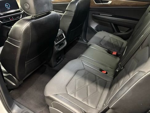 Used 2024 Volkswagen Atlas SE AWD/4WD image 11