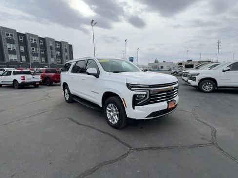 Used 2025 Chevrolet Suburban LT w/ Comfort Package image 2