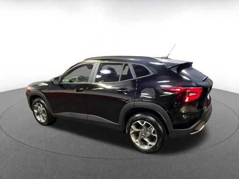 Used 2025 Chevrolet Trax LT image 10