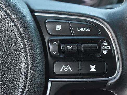 Used 2022 Kia Niro EX image 24