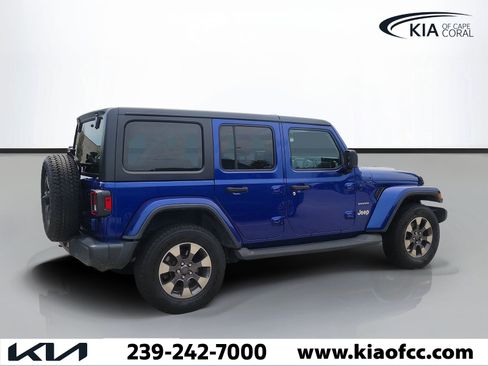 Used 2018 Jeep Wrangler Unlimited Sahara AWD/4WD image 4