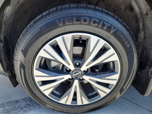 Used 2023 Nissan Rogue SV AWD/4WD image 18