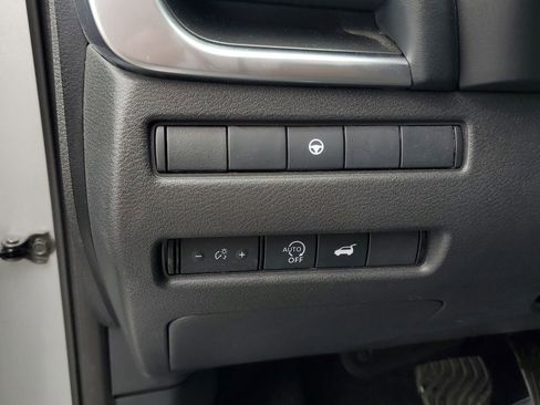 Used 2025 Nissan Rogue SV FWD image 14