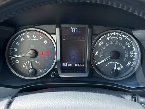 Used 2018 Toyota Tacoma TRD Sport w/ Technology Package image 22